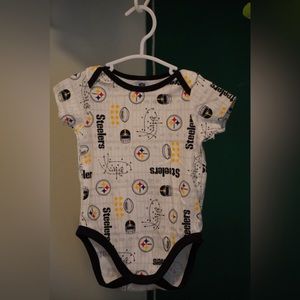 Official NFL Pittsburgh Steelers onesie size 3-6 month
Short Sleeve / No stains